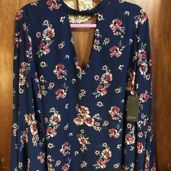 Floral Free Press Top - Picture 2 of 3